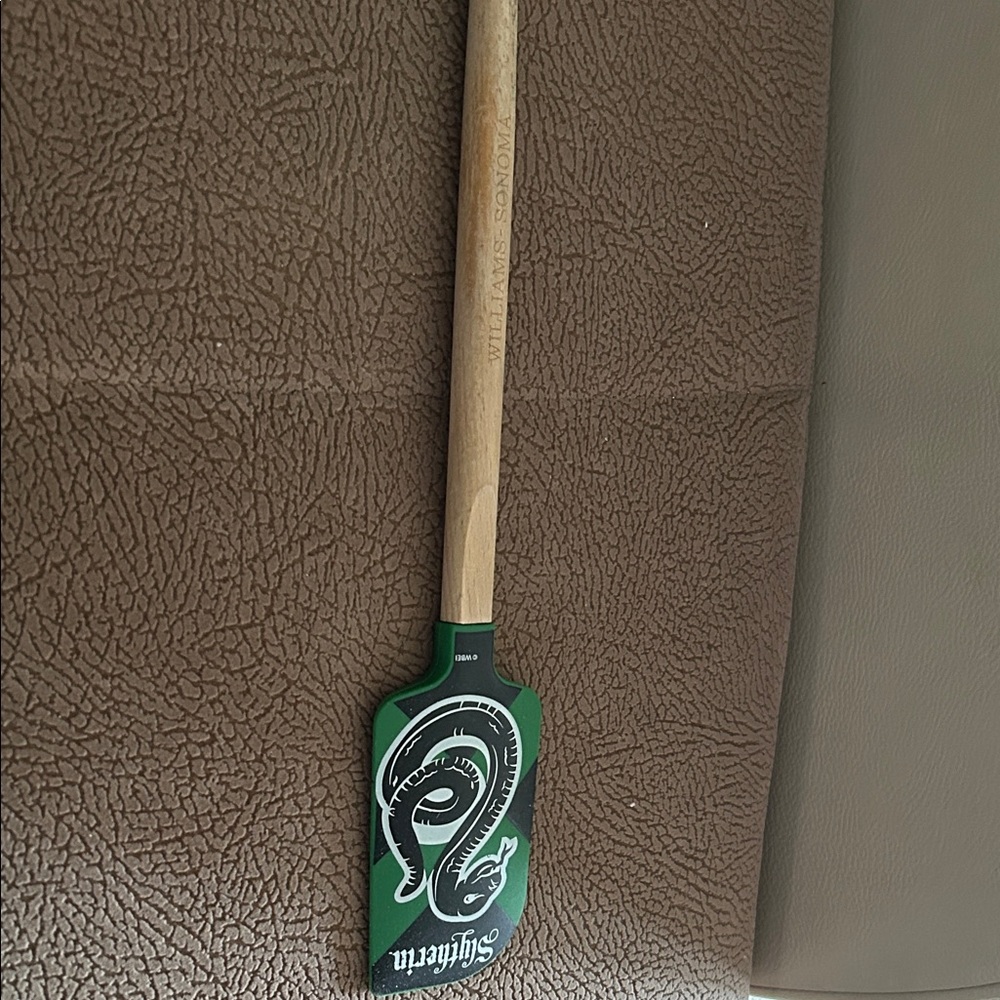 Williams Sonoma Green and Wood Spatula